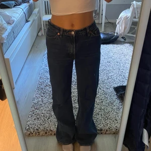 Jeans - Storlek 24 men passar lite större med. Skriv för mått osv. Pris kan diskuteras😌