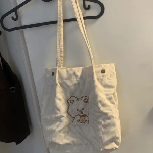 tygväska med tryck - väldigt gullig!