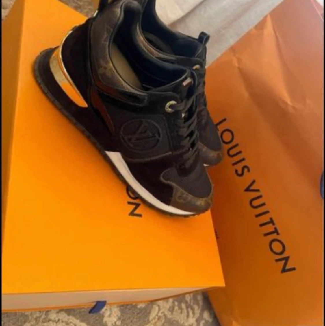 Louis vuitton sneakers  - 90
