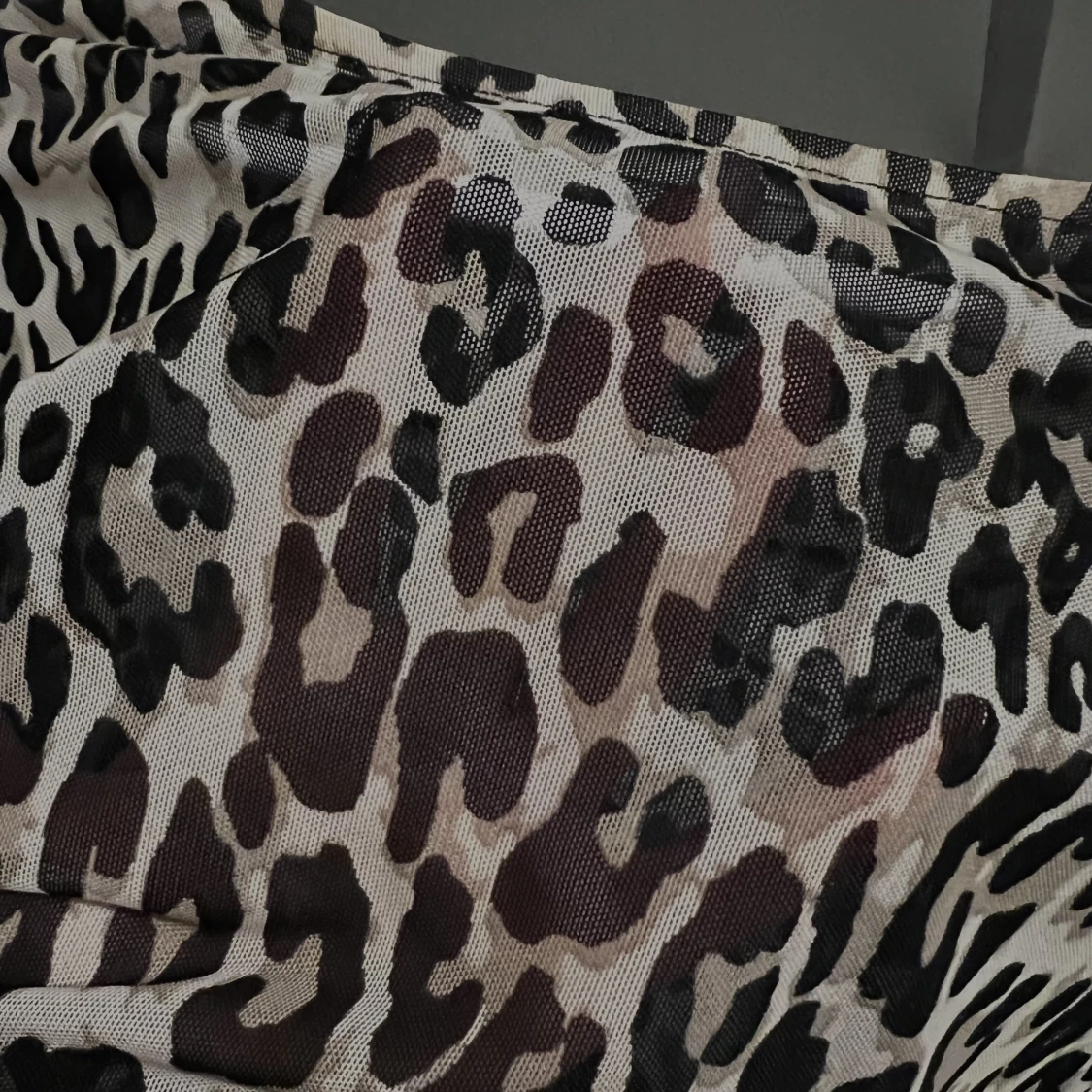 Leopard topp i mesh  - 90