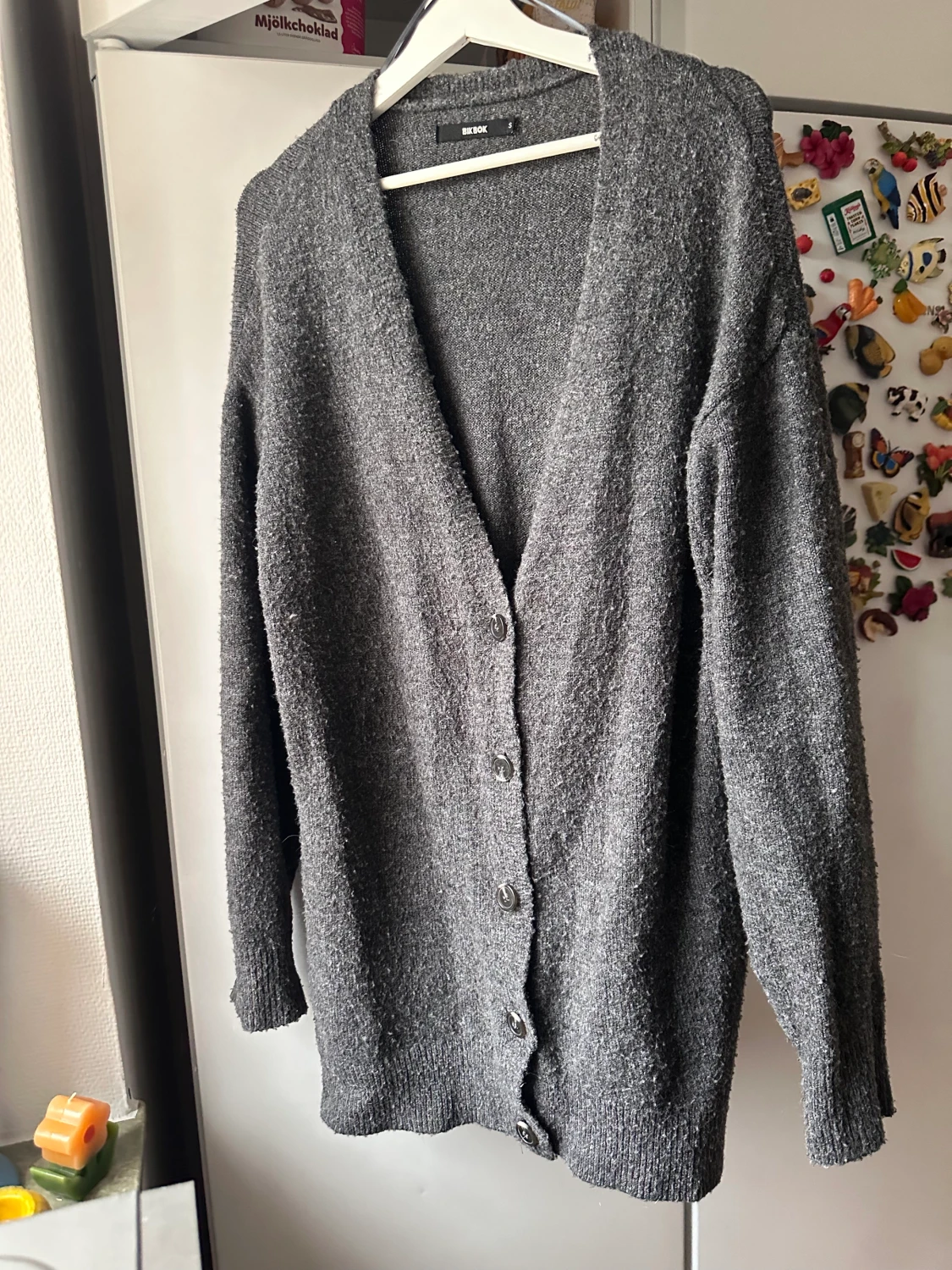 Grå kofta med knappar  - 90
