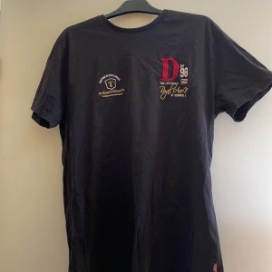 T-shirt  - Bra skick, storlek XL, märke USA est 