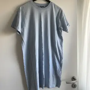 T-shirt klänning från Pieces i storlek XS/S, använd 1 gång. 
