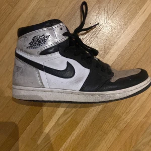 Jordan 1 silver toe - Jordan 1 silver toe  Skick 6/10 behöver bara tvättad 
