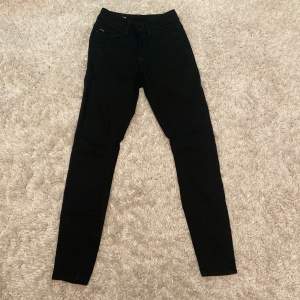 Back g-star high waisted skinny jeans. Size 26/30. No tag on it but have never been worn and have never been washed. Stretchy material.