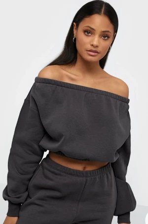 Mörk grå tröja - Säljer tröjan då den inte används, den är i fint skick och är endast använd ett par gånger🥰