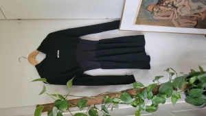 Hoodieklänning från Sixth June - Måttligt använd Hoodieklänning med korsettmidja från Sixth June. Storlek S men relativt stor i storleken.  Have a Nice day 🐇