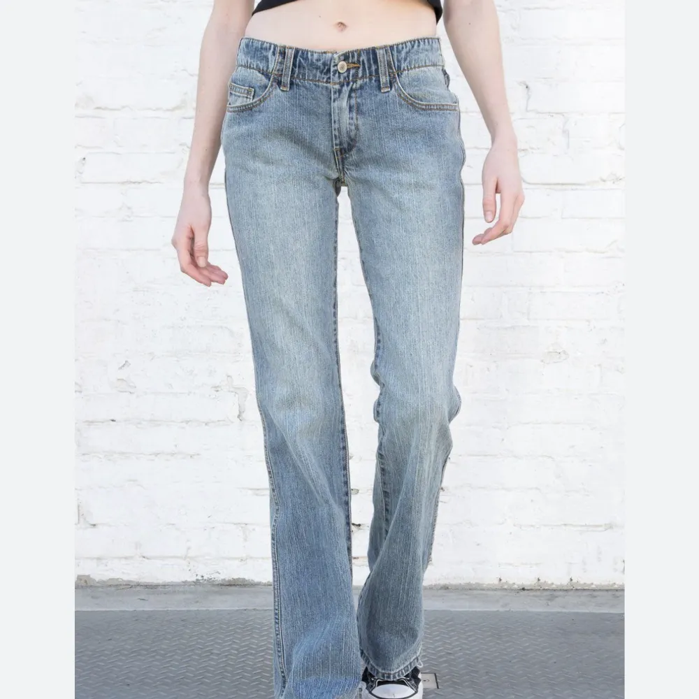 Säljer dessa jeans från brandy mellvile. Helt nya, bara testade💗skriv för fler bilder . Jeans & Byxor.