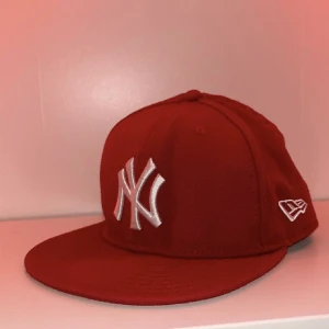 New era keps - Säljer min new era keps (köpt på plick). Nypris runt 500 lappen.