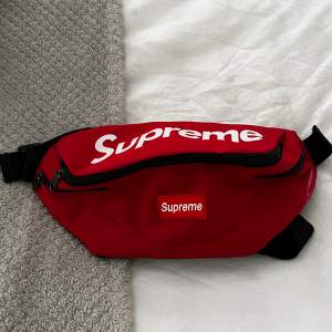 Supreme väska, aldrig använd