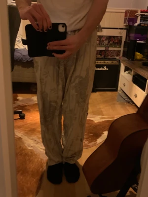 Sweet Sktbs linnebyxor - Knappt använd, storlek L. Ganska tunna så är väldigt sköna på sommarn. 