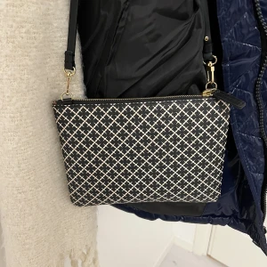 By Marlene Birger väska  - Använd fåtal gånger, inga defekter nypris: 1105kr 