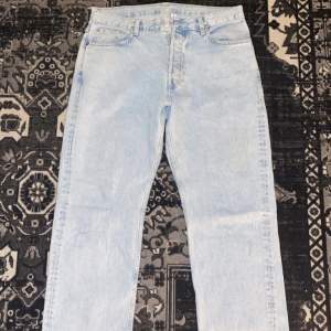 Weekday jeans i modellen SPACE Vida jeans i storlek 30/32 Nypris ca 600