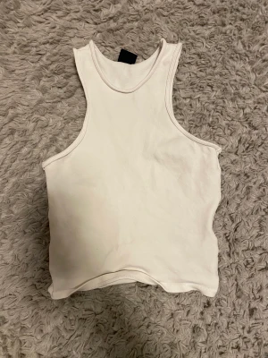 Linnen - Tre st Gina Tricot linnen som jag inte använt på ett tag. Ett linne för 30kr två för 40kr och tre för 35kr