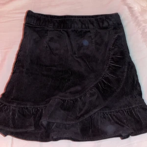 Kjol  - Jätte fin kjol från Ginatricot.