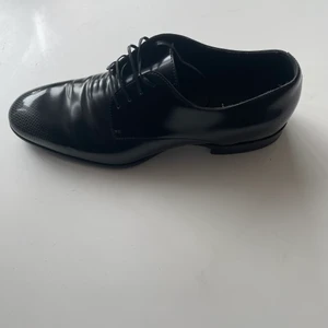 Hugo Boss kostymskor - Aldrig använda kostymskor från Hugo Boss Originalvärde 3700 kr