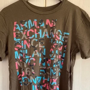 Armani Herr t-shirt - Brun Armani t- shirt i strl s