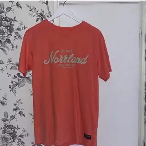 Norrlands T-shirt strl S, väldigt fint skick då den aldrig är använd 100kr 