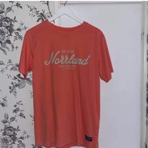 Norrlands T-shirt  - Norrlands T-shirt strl S, väldigt fint skick då den aldrig är använd 100kr 