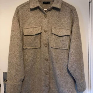 Söker i storlek xs/s - Jacka .söker storlek xs/s