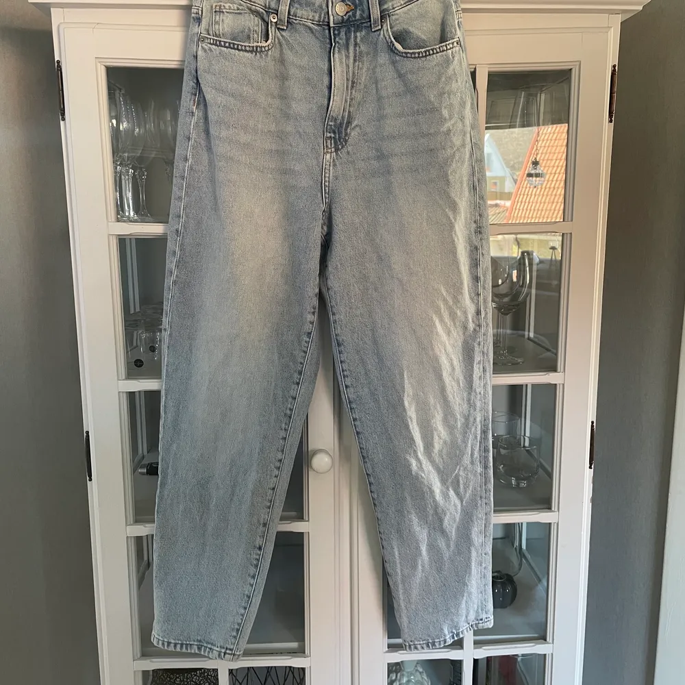 Säljer ett par Jätte fina jeans knappt använda strl 36 . Jeans & Byxor.