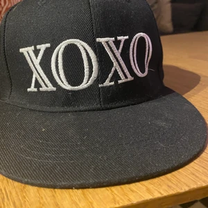 Exo keps - Exo keps i bra skick. Katt i hemmet. Kan mötas upp i Uddevalla om ej så står köparen för frakten. 