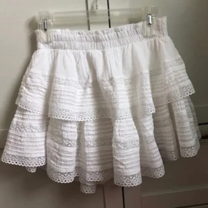 Volangkjol - Hej söker just denna kjol eller andra färger 💙 Skriv om du har!