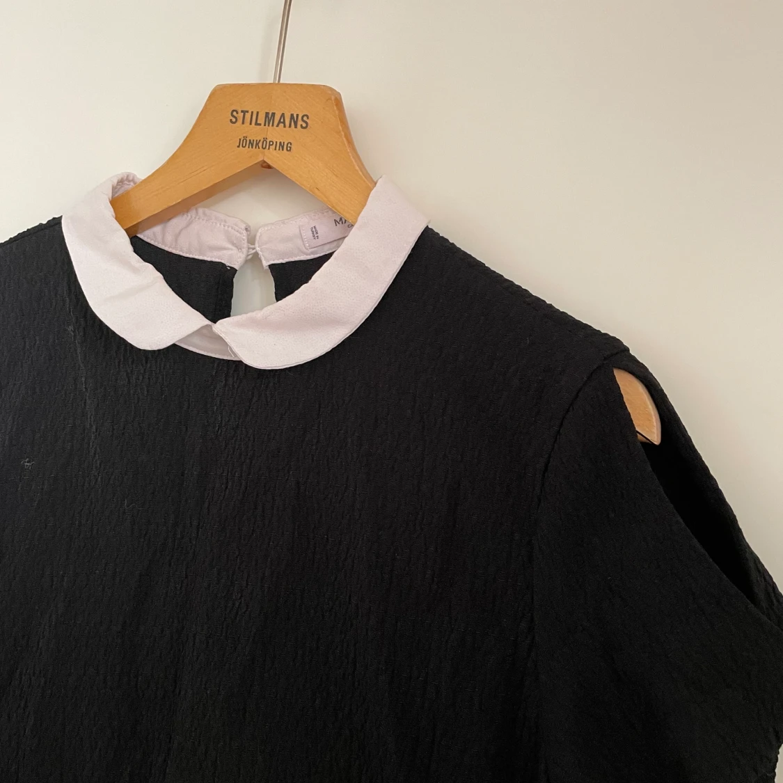 Svart klänning med Peter Pan-krage - 90