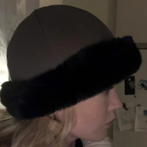 PÄLSMÖSSA - Jättefin pälskrage mössa ❤️ Superfint skick, nästintill ny! 🥰