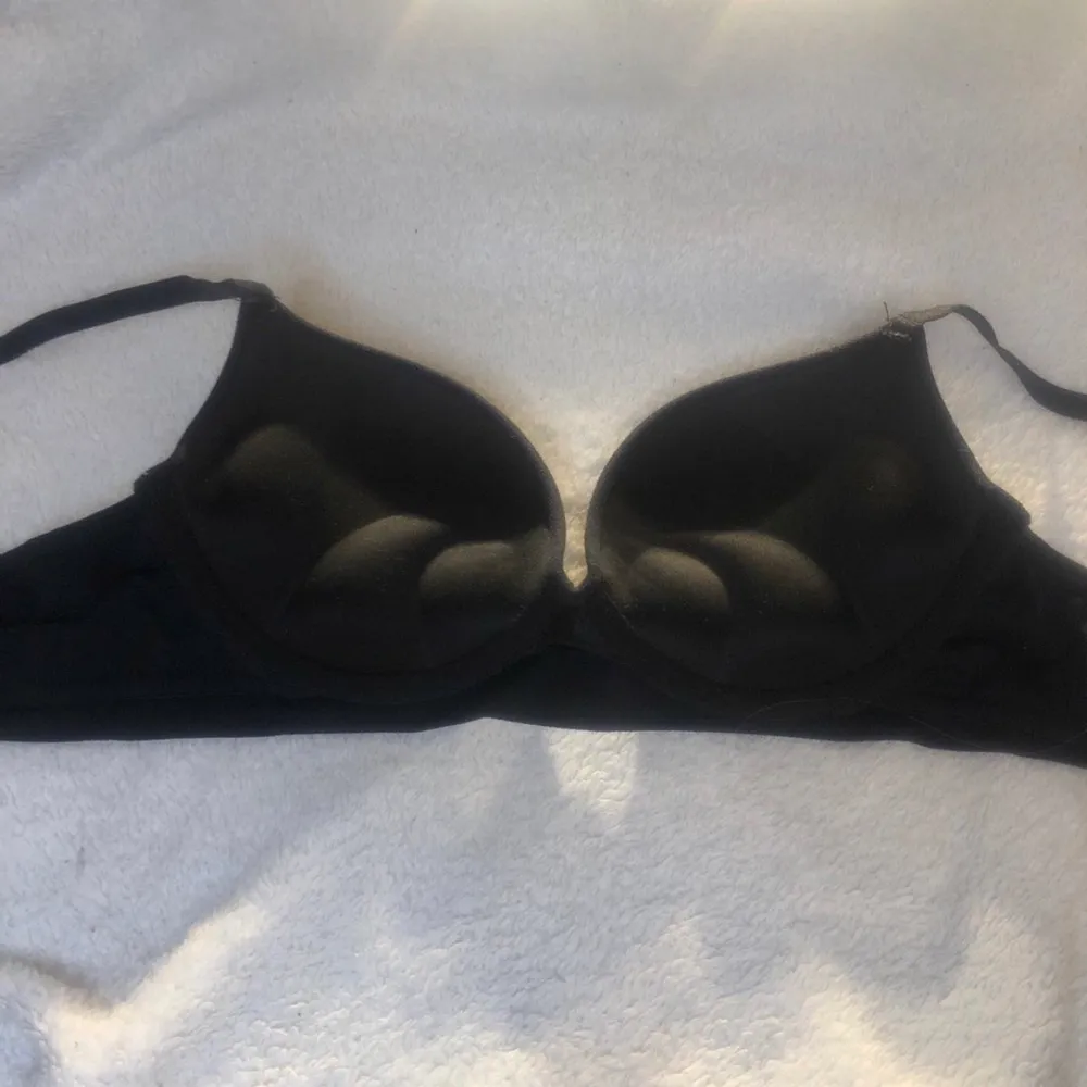 Push up BH från HM storlek 70B, helt ny aldrig använd!✨. Muu.