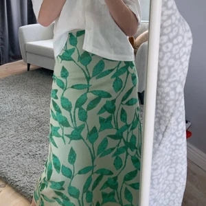 Kjol - En super fin somrig kjol som tyvärr inte kommit till användning💓💓