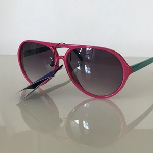 Colorez Solglasögon  - Mitt eget märke och min egen kombination av färger på dessa DIY brillor från Colorez eye wear. 