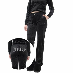 Svarta Juicy Couture Byxor Strl. S  - Sparsamt använda, alla stenar finns kvar. Strl. S men passar på M också. Kan fraktas om så önskas, köparen står för frakten 