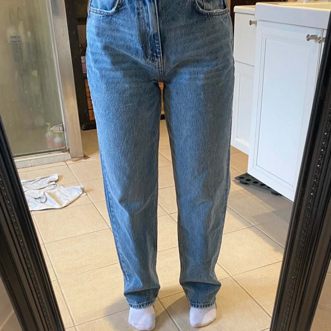 Blåa jeans från ginatricot - 90