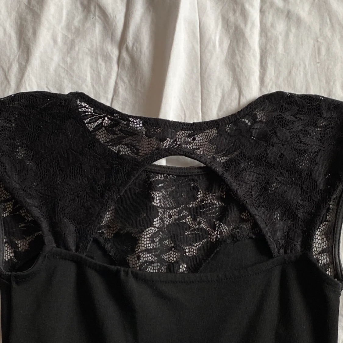 Ginatricot topp med spetts  - 90