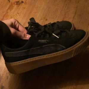 Puma skor - Snygga puma skor. Knappt använda så skicket är jättebra!💕💕