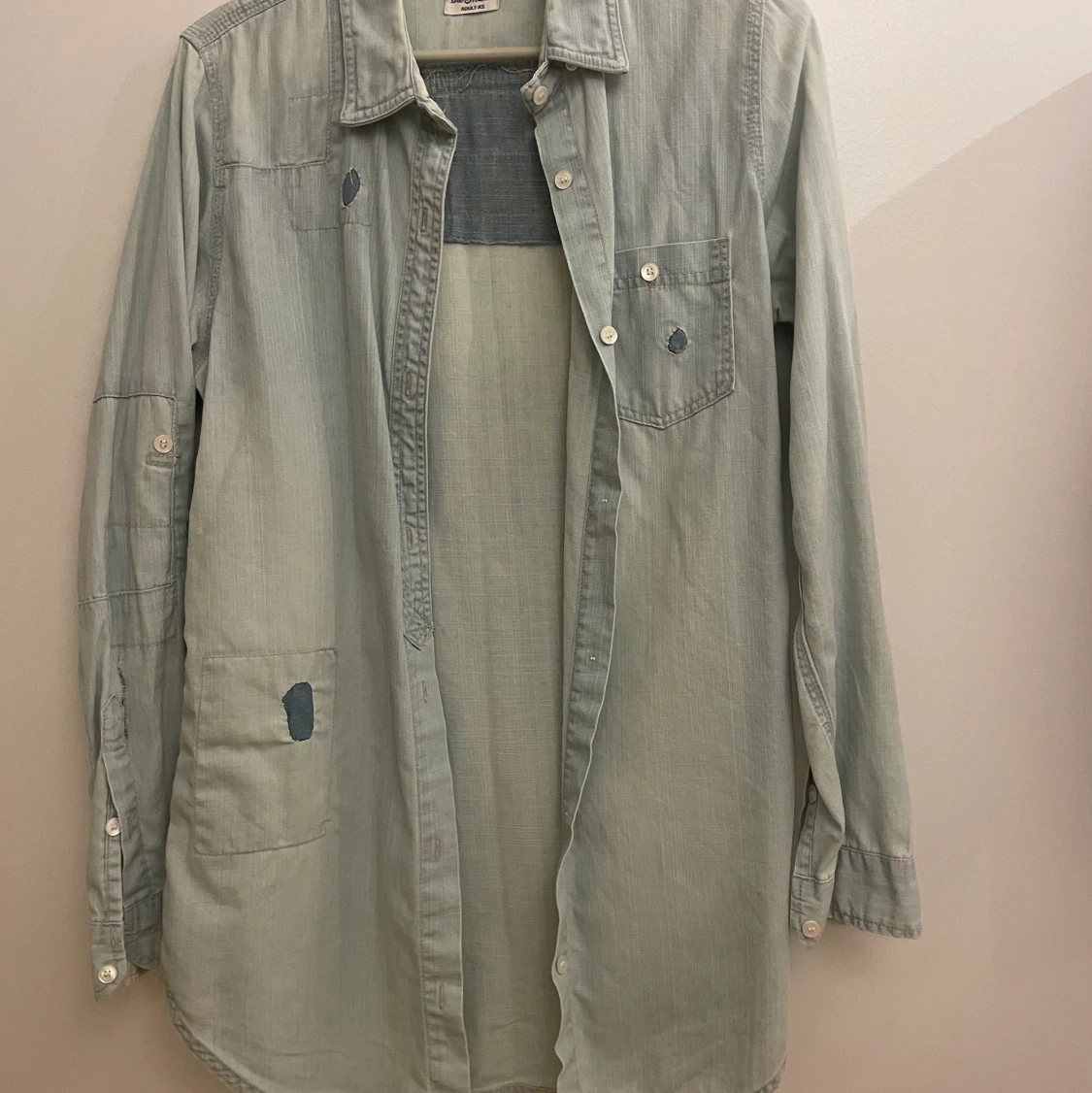 Skjorta i jeans liknade material