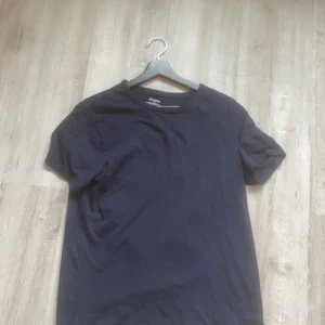 Lyle&scott T-Shirt - Skön Lyle&scott T-shirt i rimligt skick.