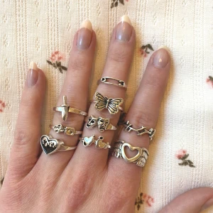 ringar - säljer dessa ringar som kit! de är i olika storlekar. säljer för 60kr, gratis frakt! <3