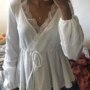 En fin elegant blus från shein  - En fin elegant blus från shein , nyköpt omvänd tröja för att den va  för lite för mig 