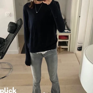 Marinblå tröja uniqlo - Jättefin tröja från uniqlo (lånad bild)💕