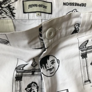 Fucking awesome byxor stl 32 - Grymma byxor från Fucking Awesome. Vida raka ben storlek 32. Sparsamt använda i mycket fint skick. 