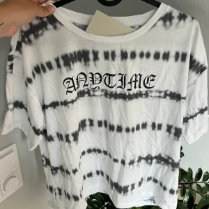 T-shirt  - Ny med lapp kvar från Junkyard. 