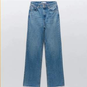 Fina jeans köpta på Zara. ”JEANS Z1975 HIGH RISE FULL LENGTH” Säljer då de inte passar längre, är i jätte fint skick även om de är använda. Frakt kostar 66 kr, eller möt upp mig i Örebro. Skriv om du har frågor! 😊