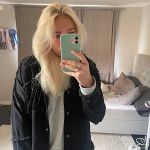 Jeans jacka❤️ - Säljer min jeans jacka från zara. Lite använd och i super skick. 