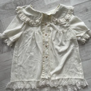 Lolita topp - Säljer denna fina toppen då den tyvärr inte passade mig💗