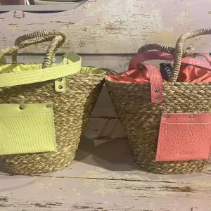 Hejj!! Säljer dessa så fina núnoo väskor, helt nya!!! Både i rosa och gul, nypris 1300!
