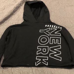 Hoodie  - Svart Hoodie storlek 146 152 passar också till XS och S 