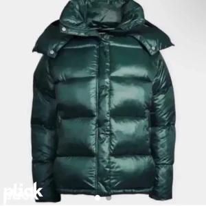 Vinter Jacka - Säljer denna jätte fina vinter jacka ifrån bikbok. Det finns inga synliga deffektioner. Säljer vid ett bra bud. Jackan säljs inte längre online. Säljer jacakn igen för var inte helt säker om jag skulle sälja den. Lånade bilder💗