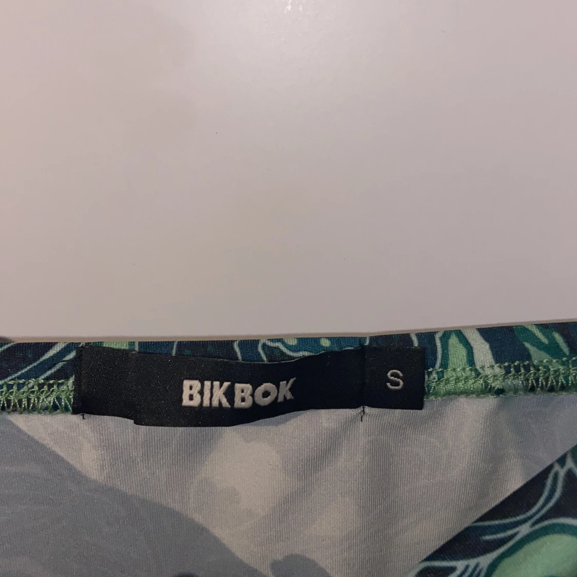 Växtmönstrad body från BikBok - 91